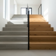 Renovera betongtrappa inomhus: Från kall betong till varm ek