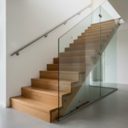 Renovera trappa på Lidingö: Ge din villa ett lyft med massiv ek