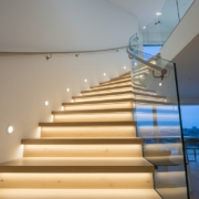 Belysning trappa: 2026 års kompletta guide för en vackrare och säkrare trappa