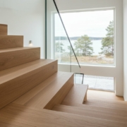 Trapprenovering Norrtälje: Förnya din trappa med massiv ek 2026