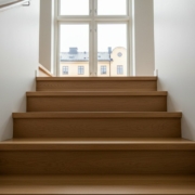 Trapprenovering med dolda infästningar: Guide till en sömlös trappa 2026 – Hero Image Trapprenovering med dolda infästningar: Guide till en sömlös trappa 2026