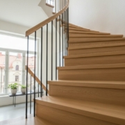 Trapprenovering massiv ek Kungsholmen: Priser och tidsåtgång